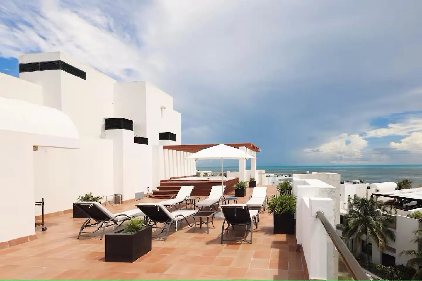 La Amada Residences Private Beach Getaway With Pools & Gym Cancun