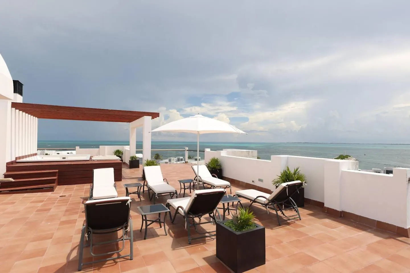 La Amada Residences Private Beach Getaway With Pools & Gym Cancun Apartment