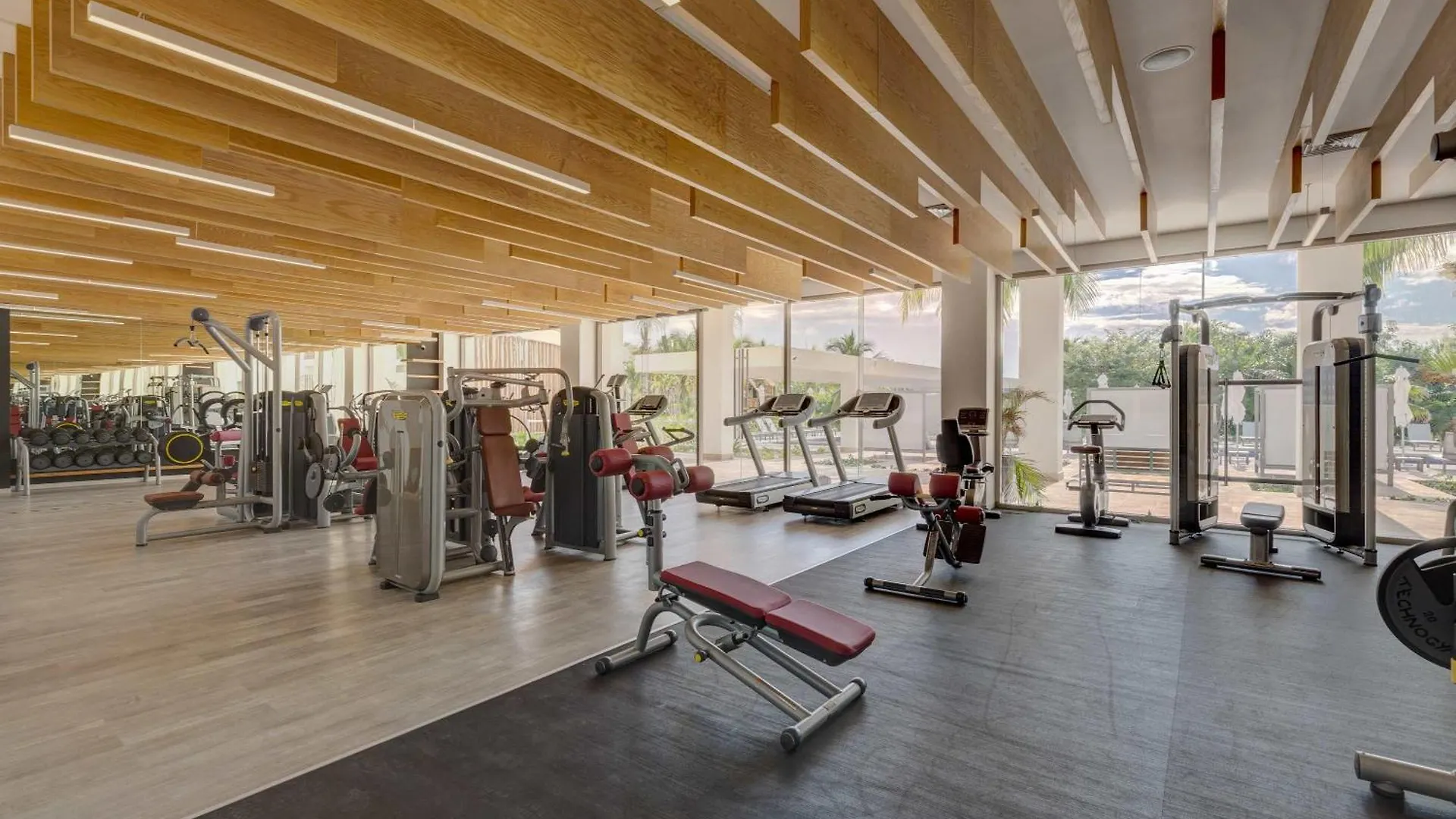 La Amada Residences Private Beach Getaway With Pools & Gym Cancun