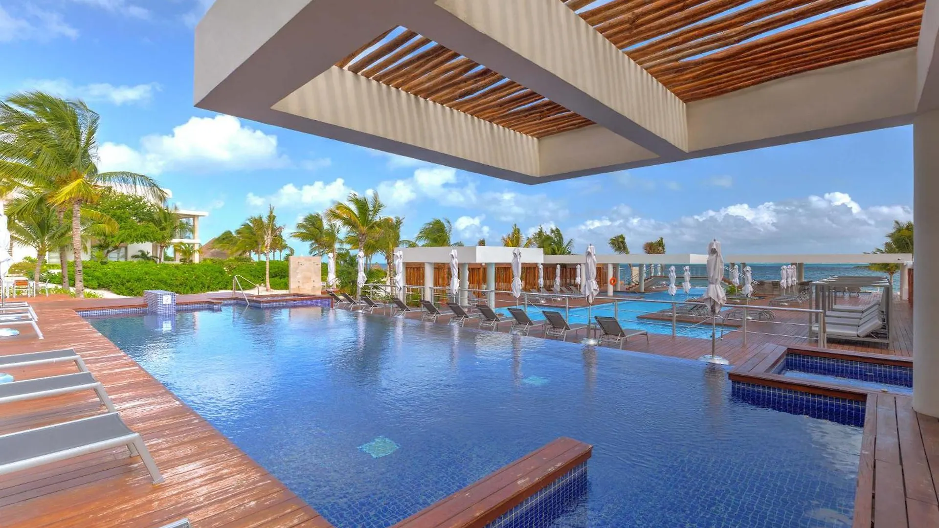 La Amada Residences Private Beach Getaway With Pools & Gym Cancun Apartment