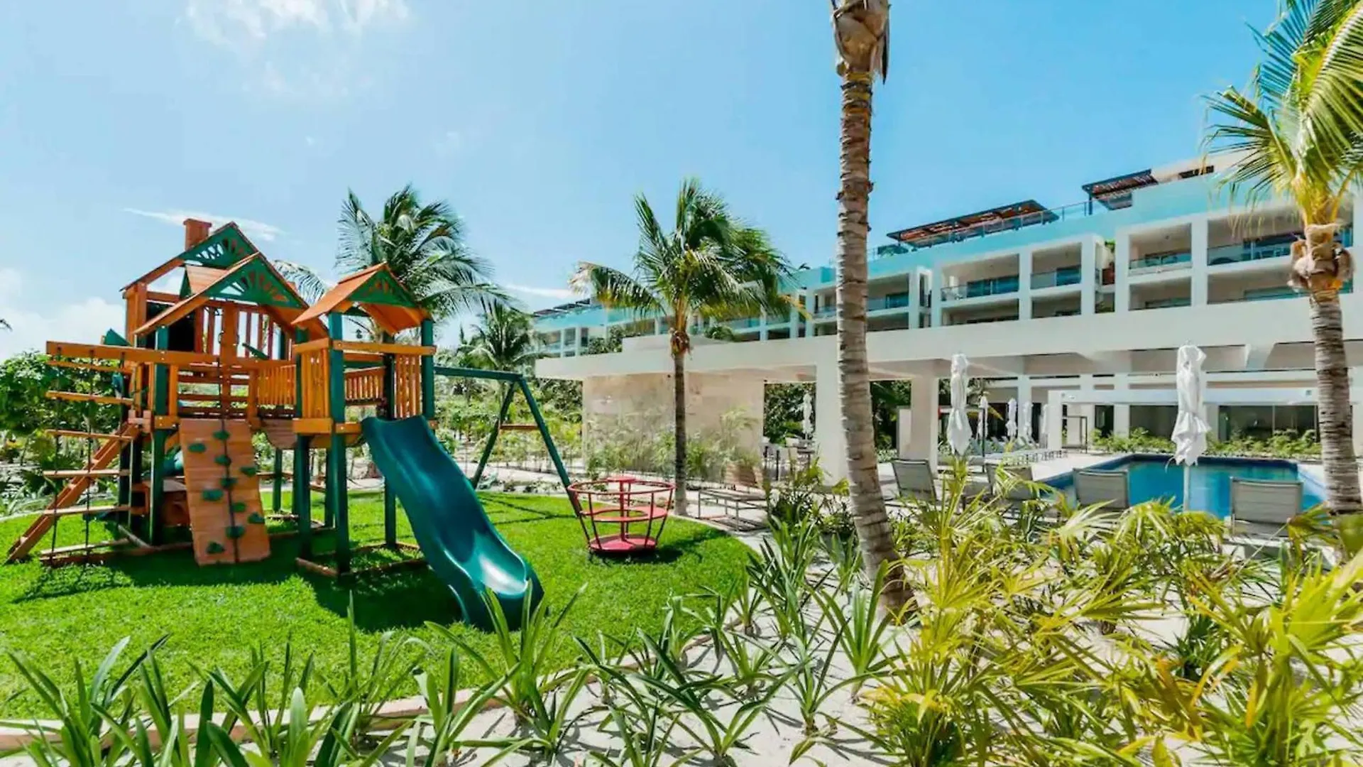 La Amada Residences Private Beach Getaway With Pools & Gym Cancun