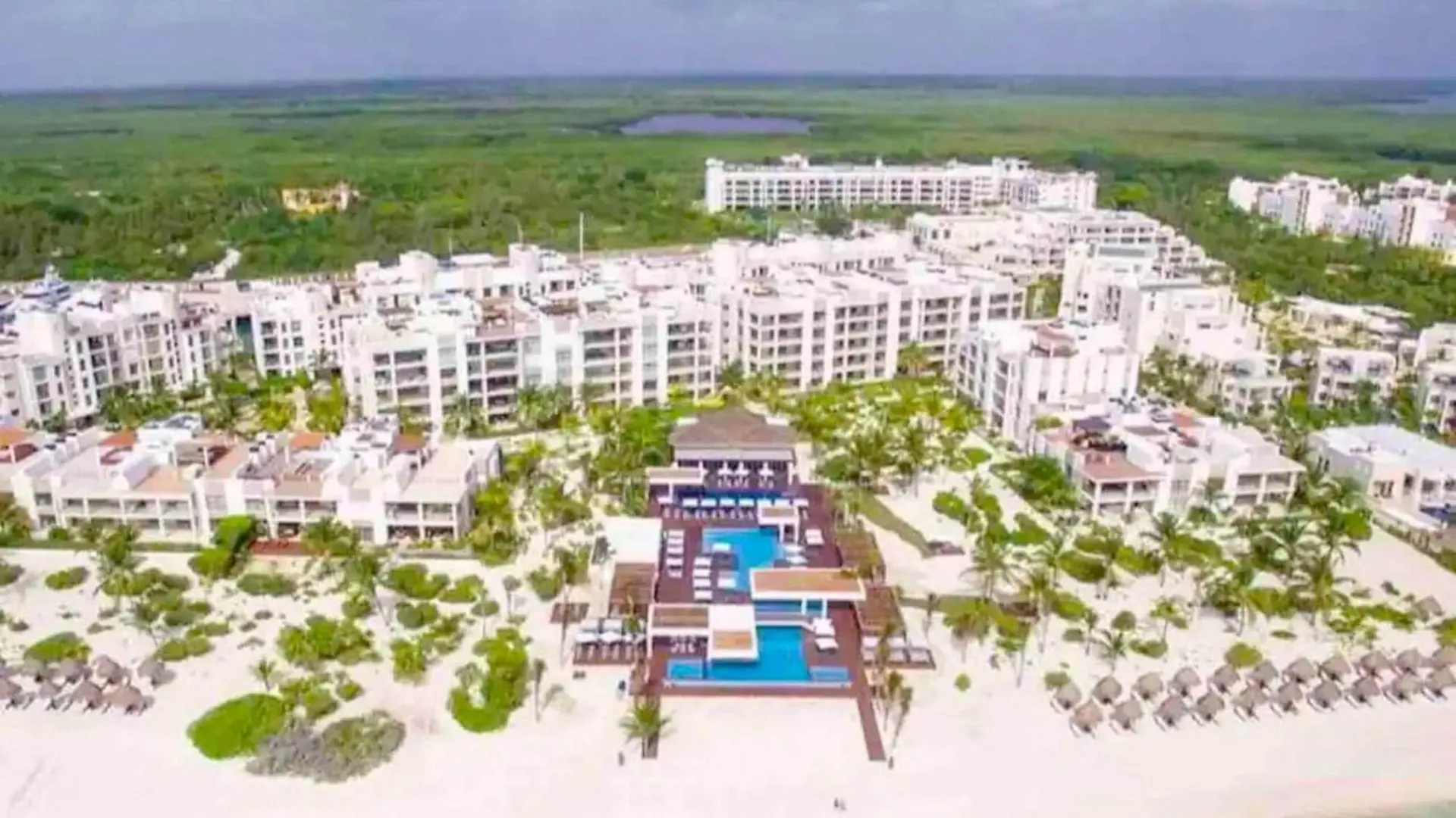 La Amada Residences Private Beach Getaway With Pools & Gym Cancun
