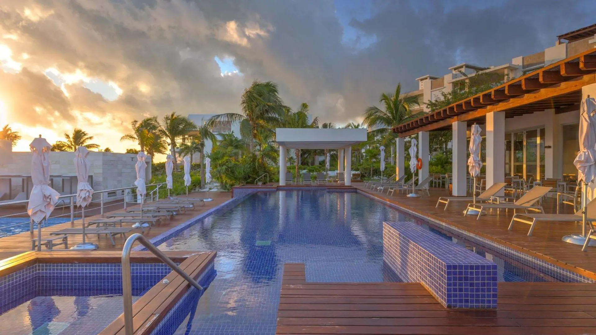 Apartment La Amada Residences Private Beach Getaway With Pools & Gym Cancun